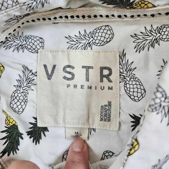 VSTR Men's White Pineapple Print Short Sleeve Button Up Shirt. Size M - Picture 4 of 8